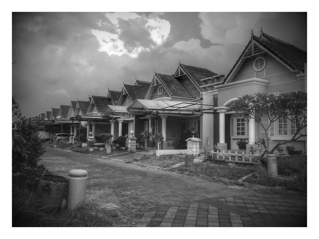 Jasmine Park Guest House Семаранг Экстерьер фото