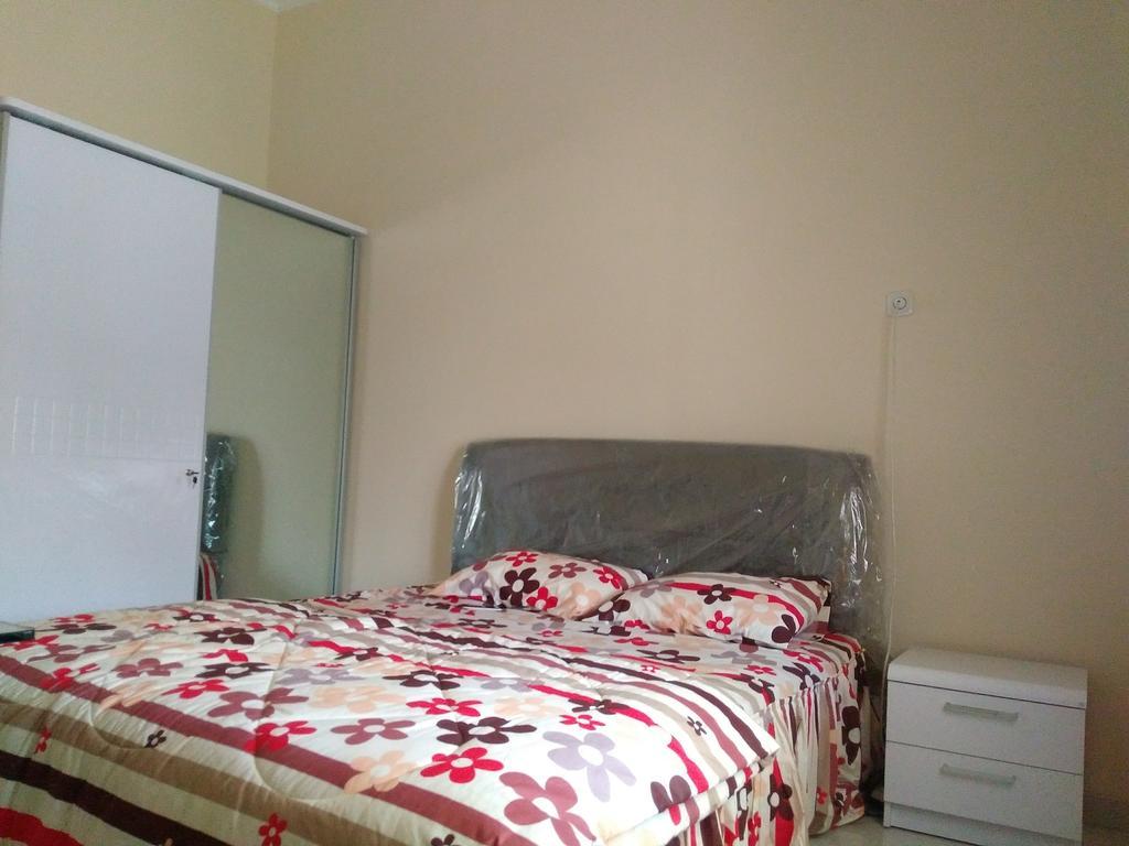 Jasmine Park Guest House Семаранг Экстерьер фото