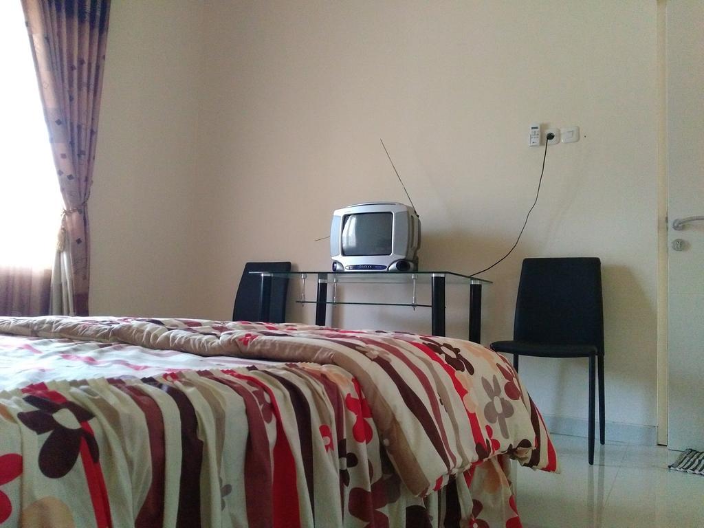 Jasmine Park Guest House Семаранг Экстерьер фото