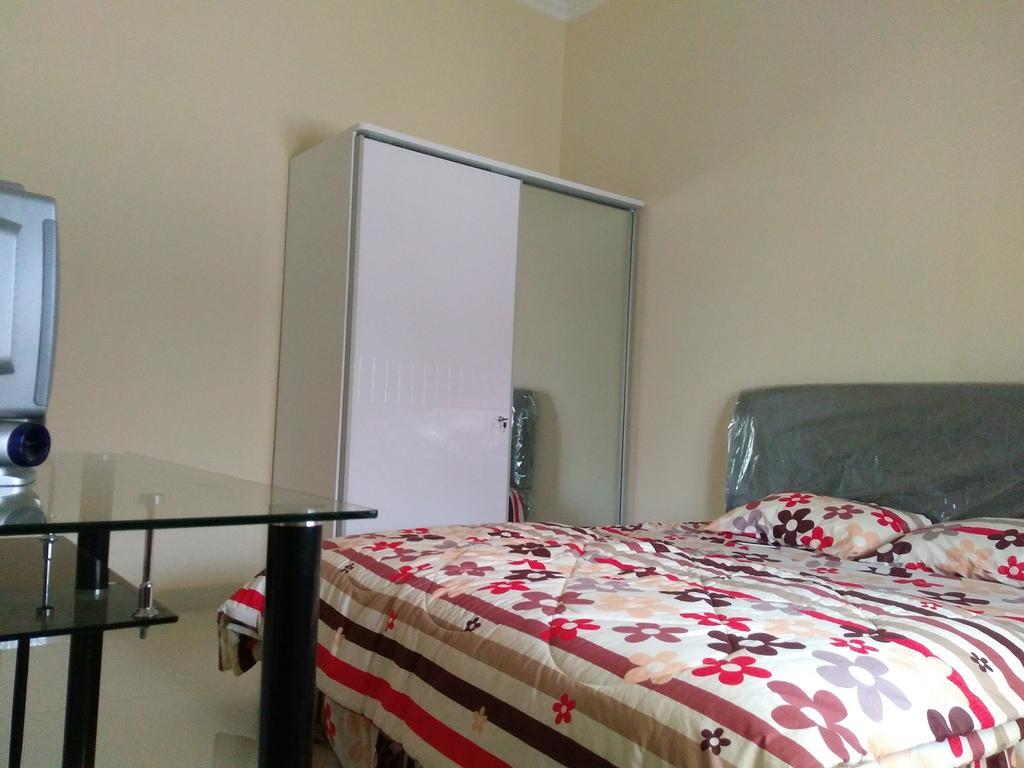 Jasmine Park Guest House Семаранг Экстерьер фото