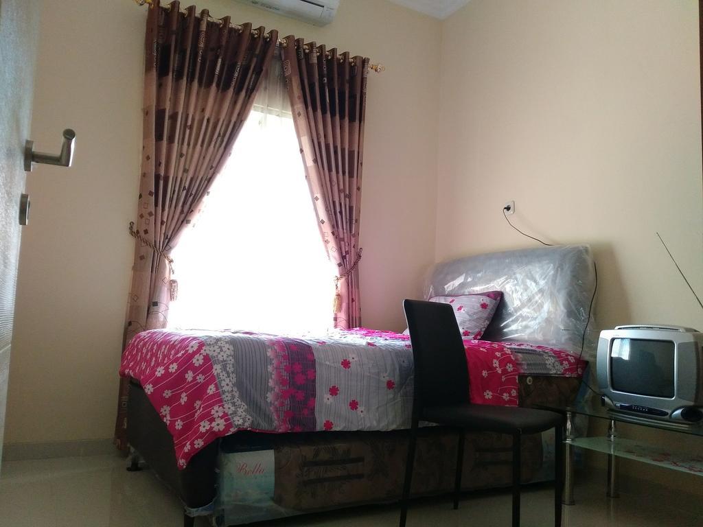 Jasmine Park Guest House Семаранг Экстерьер фото