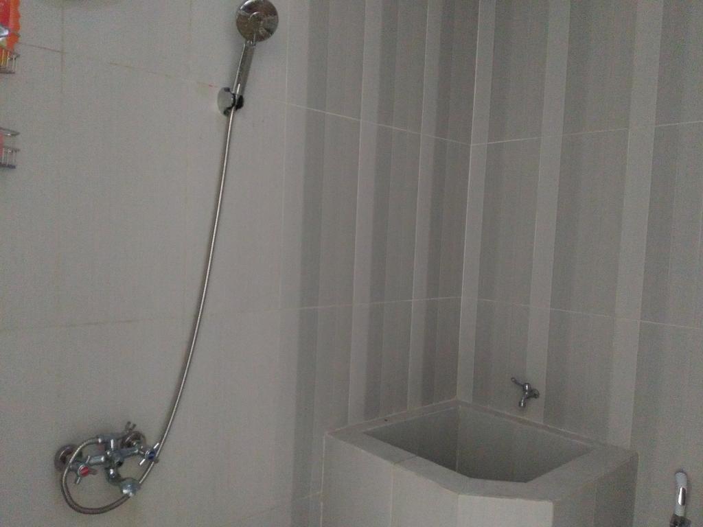 Jasmine Park Guest House Семаранг Экстерьер фото