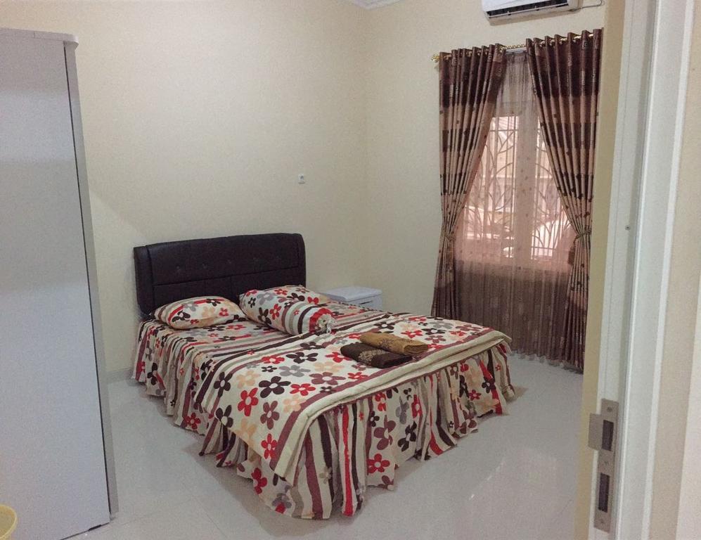 Jasmine Park Guest House Семаранг Экстерьер фото